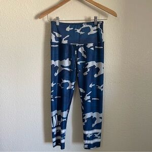 Goldsheep Blue Camouflage Camo Print Leggings Mid Rise Capri Cropped Cowboys